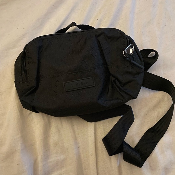 Athleta Black Belt Bag EUC - Picture 1 of 3
